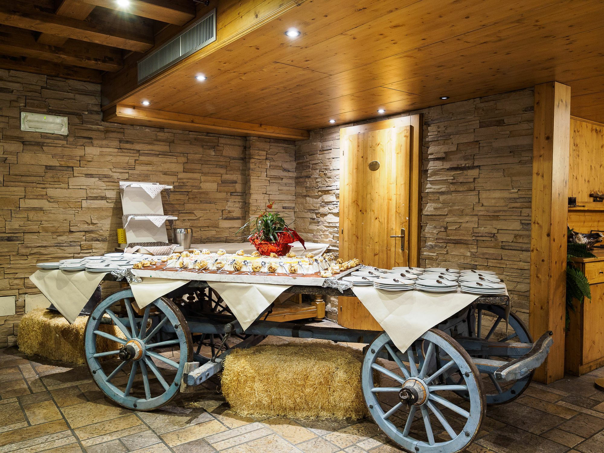 Hotel Piandineve Пассо-дель-Тонале Экстерьер фото